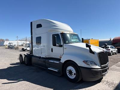 International LT625 Sleeper Semi Truck - 73" Integral Sleeper, Cummins 450HP, 12 Speed Automatic