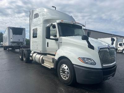 International LT625 Sleeper Semi Truck - 73" Integral Sleeper, Cummins 450HP, 12 Speed Automatic