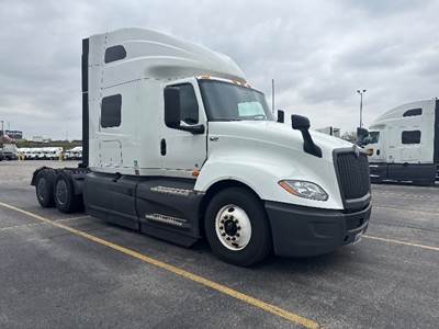 International LT625 Sleeper Semi Truck - 73" Integral Sleeper, Cummins 450HP, 12 Speed Automatic