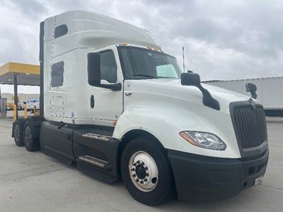 International LT625 Sleeper Semi Truck - 73" Integral Sleeper, Cummins 450HP, 12 Speed Automatic