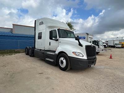 International LT625 Sleeper Semi Truck - 73" Integral Sleeper, Cummins 450HP, 12 Speed Automatic