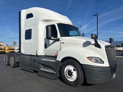 International LT625 Sleeper Semi Truck - 73" Integral Sleeper, Cummins 450HP, 12 Speed Automatic