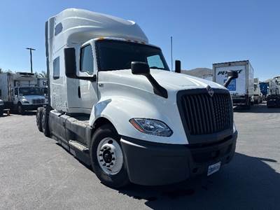 International LT625 Sleeper Semi Truck - 73" Integral Sleeper, Cummins 450HP, 12 Speed Automatic