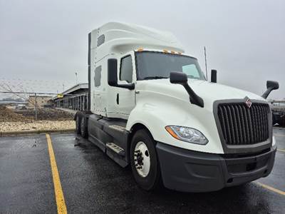 International LT625 Sleeper Semi Truck - 73" Integral Sleeper, Cummins 450HP, 12 Speed Automatic