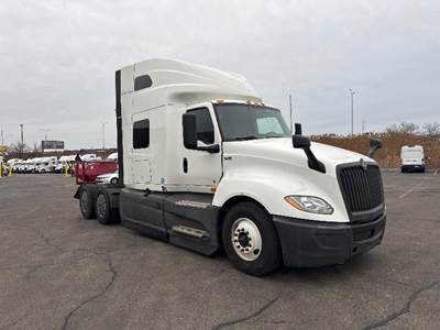 International LT625 Sleeper Semi Truck - 73" Integral Sleeper, Cummins 450HP, 12 Speed Automatic