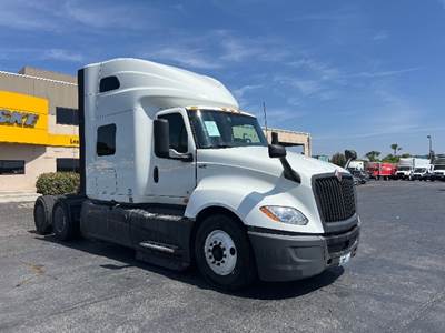 International LT625 Sleeper Semi Truck - 73" Integral Sleeper, Cummins 450HP, 12 Speed Automatic