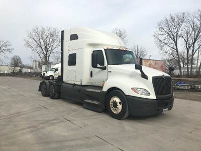 International LT625 Sleeper Semi Truck - 73" Integral Sleeper, Cummins 450HP, 12 Speed Automatic