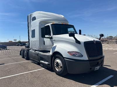 International LT625 Sleeper Semi Truck - 73" Integral Sleeper, Cummins 450HP, 12 Speed Automatic