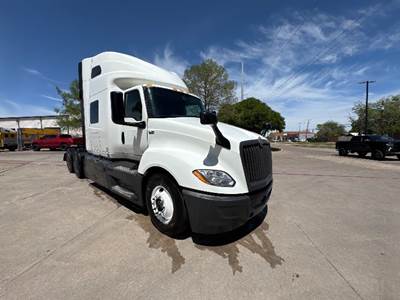 International LT625 Sleeper Semi Truck - 73" Integral Sleeper, Cummins 450HP, 12 Speed Automatic