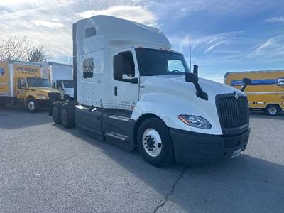 International LT625 Sleeper Semi Truck - 73" Integral Sleeper, Cummins 450HP, 12 Speed Automatic