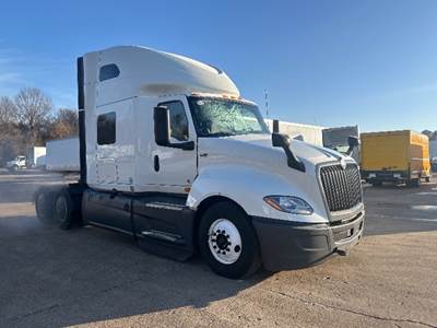 International LT625 Sleeper Semi Truck - 73" Integral Sleeper, Cummins 450HP, 12 Speed Automatic