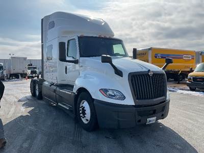 International LT625 Sleeper Semi Truck - 73" Integral Sleeper, Cummins 450HP, 12 Speed Automatic