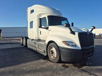 International LT625 Sleeper Semi Truck - 73" Integral Sleeper, Cummins 450HP, 12 Speed Automatic
