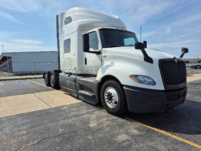 International LT625 Sleeper Semi Truck - 73" Integral Sleeper, Cummins 450HP, 12 Speed Automatic