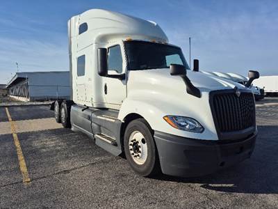 International LT625 Sleeper Semi Truck - 73" Integral Sleeper, Cummins 450HP, 12 Speed Automatic