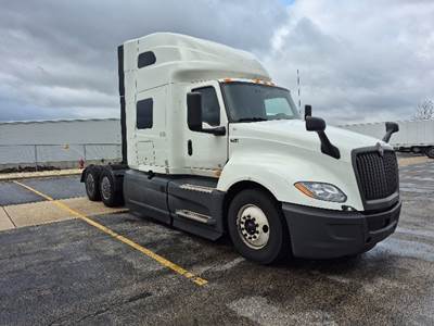 International LT625 Sleeper Semi Truck - 73" Integral Sleeper, Cummins 450HP, 12 Speed Automatic