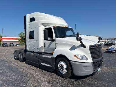 International LT625 Sleeper Semi Truck - 73" Integral Sleeper, Cummins 450HP, 12 Speed Automatic