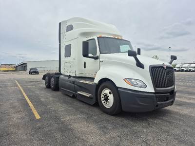 International LT625 Sleeper Semi Truck - 73" Integral Sleeper, Cummins 450HP, 12 Speed Automatic