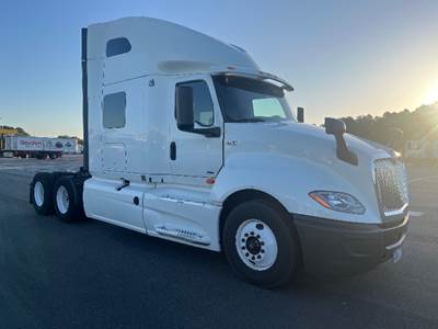 International LT625 Sleeper Semi Truck - 73" Integral Sleeper, 450HP, 10 Speed Automatic