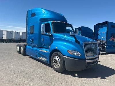 International LT625 Single Axle Sleeper Semi Truck - 73" Integral Sleeper, Cummins 400HP, 11 Speed Automatic