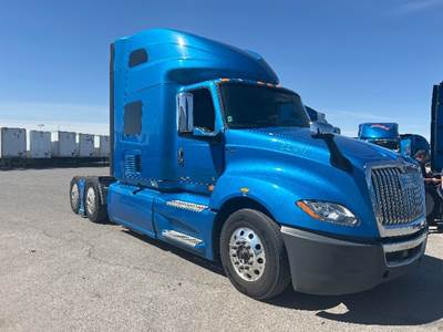 International LT625 Single Axle Sleeper Semi Truck - 73" Integral Sleeper, Cummins 400HP, 11 Speed Automatic
