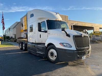 International LT625 Sleeper Semi Truck - 73" Integral Sleeper, Cummins 450HP, 12 Speed Automatic