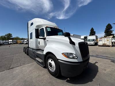 International LT625 Sleeper Semi Truck - 73" Integral Sleeper, Cummins 450HP, 12 Speed Automatic
