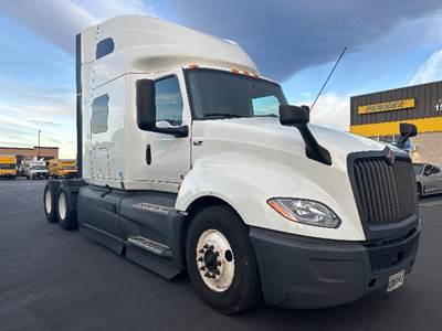 International LT625 Sleeper Semi Truck - 73" Integral Sleeper, Cummins 450HP, 12 Speed Automatic