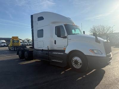 International LT625 Sleeper Semi Truck - 73" Integral Sleeper, Cummins 450HP, 12 Speed Automatic