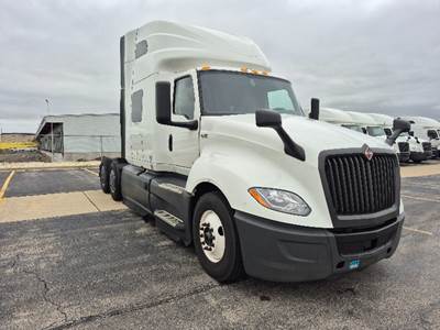International LT625 Sleeper Semi Truck - 73" Integral Sleeper, Cummins 450HP, 12 Speed Automatic