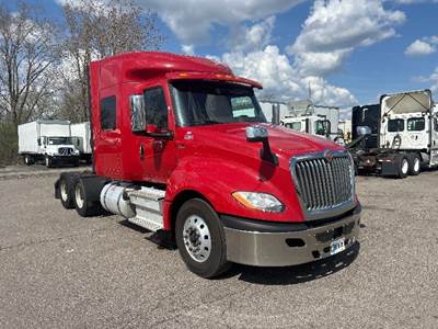 International LT625 Sleeper Semi Truck - Integral Sleeper, Cummins 450HP, 12 Speed Automatic