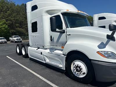 International LT625 Sleeper Semi Truck - 73" Integral Sleeper, Cummins 450HP, 10 Speed Automatic