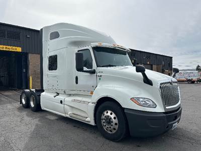 International LT625 Sleeper Semi Truck - 73" Integral Sleeper, Cummins 450HP, 12 Speed Automatic
