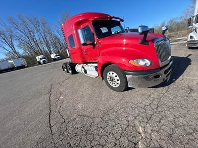 International LT625 Sleeper Semi Truck - Integral Sleeper, Cummins 450HP, 12 Speed Automatic