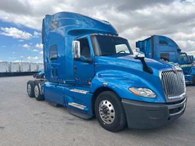International LT625 Single Axle Sleeper Semi Truck - 73" Integral Sleeper, Cummins 400HP, 11 Speed Automatic