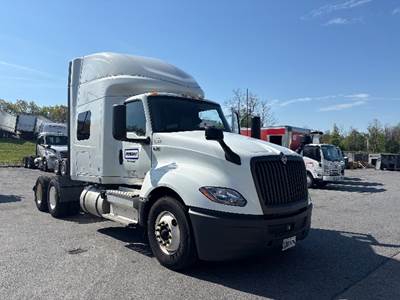 International LT625 Sleeper Semi Truck - 73" Integral Sleeper, Cummins 450HP, 13 Speed Automatic