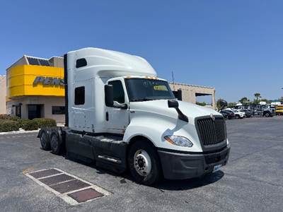 International LT625 Sleeper Semi Truck - 73" Integral Sleeper, Cummins 450HP, 12 Speed Automatic