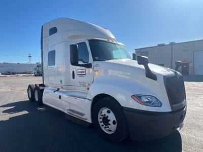 International LT625 Sleeper Semi Truck - 73" Integral Sleeper, Cummins 450HP, 13 Speed Automatic