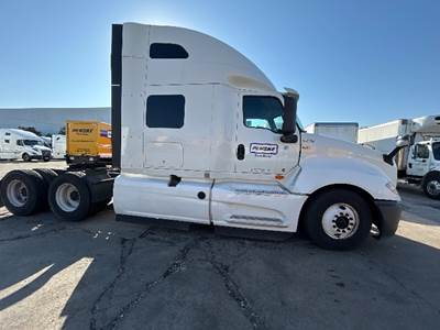 International LT625 Sleeper Semi Truck - 73" Integral Sleeper, Cummins 450HP, 13 Speed Automatic