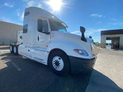 International LT625 Sleeper Semi Truck - 73" Integral Sleeper, Cummins 450HP, 12 Speed Automatic