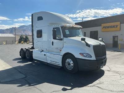 International LT625 Sleeper Semi Truck - 73" Integral Sleeper, Cummins 450HP, 12 Speed Automatic