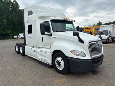 International LT625 Sleeper Semi Truck - 73" Integral Sleeper, Cummins 450HP, 13 Speed Automatic