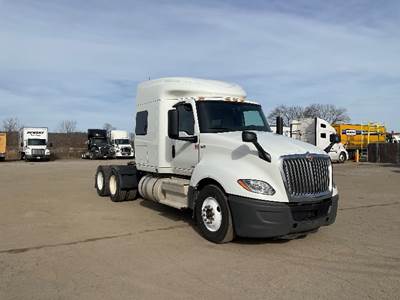 International LT625 Sleeper Semi Truck - 73" Integral Sleeper, 450HP, 12 Speed Automatic