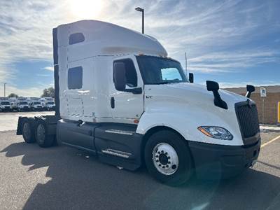 International LT625 Sleeper Semi Truck - 73" Integral Sleeper, Cummins 450HP, 12 Speed Automatic