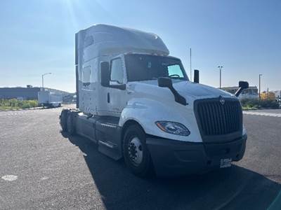 International LT625 Sleeper Semi Truck - 73" Integral Sleeper, Cummins 450HP, 12 Speed Automatic