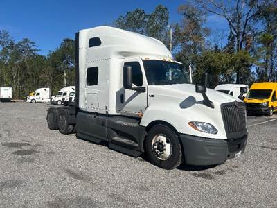 International LT625 Sleeper Semi Truck - 73" Integral Sleeper, Cummins 450HP, 12 Speed Automatic