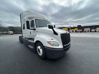 International LT625 Sleeper Semi Truck - 73" Integral Sleeper, Cummins 450HP, 12 Speed Automatic
