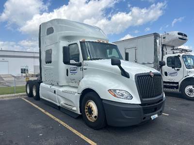 International LT625 Sleeper Semi Truck - 73" Integral Sleeper, Cummins 450HP, 12 Speed Automatic