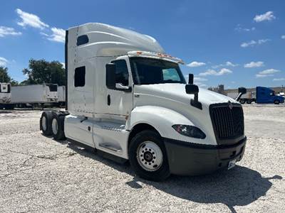 International LT625 Sleeper Semi Truck - 73" Integral Sleeper, Cummins 450HP, 10 Speed Automatic