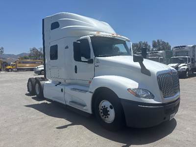 International LT625 Sleeper Semi Truck - 73" Integral Sleeper, Cummins 450HP, 12 Speed Automatic